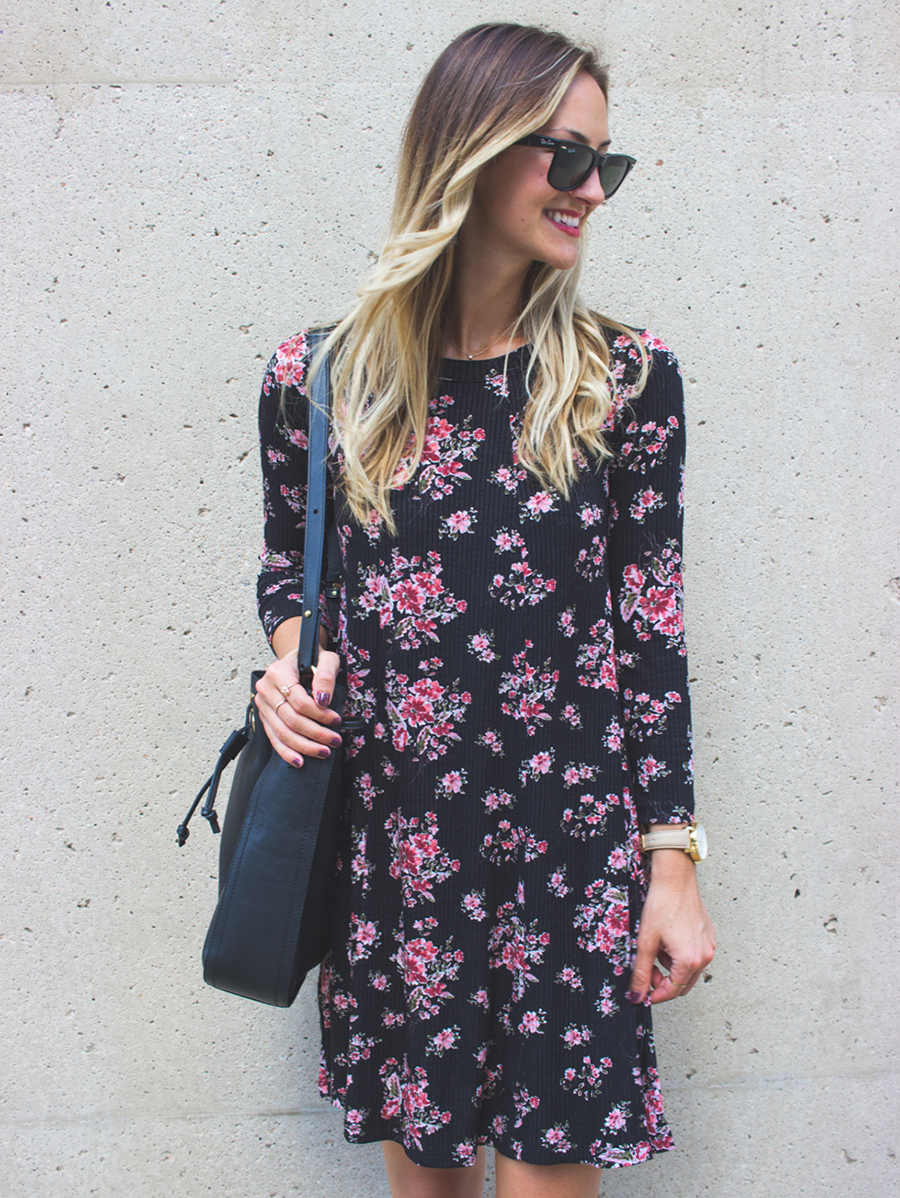 livvyland-blog-olivia-watson-lush-floral-black-shift-dress-brahmin-bucket-bag-ray-ban-wayfarer-sunglasses-madewell-slip-on-mules-10