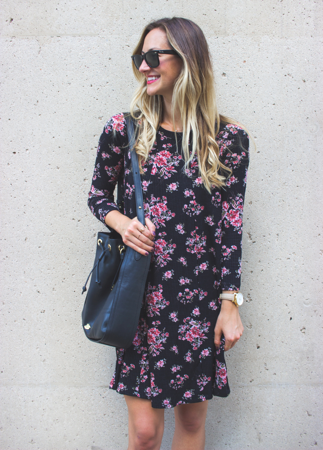 livvyland-blog-olivia-watson-lush-floral-black-shift-dress-brahmin-bucket-bag-ray-ban-wayfarer-sunglasses-madewell-slip-on-mules-4