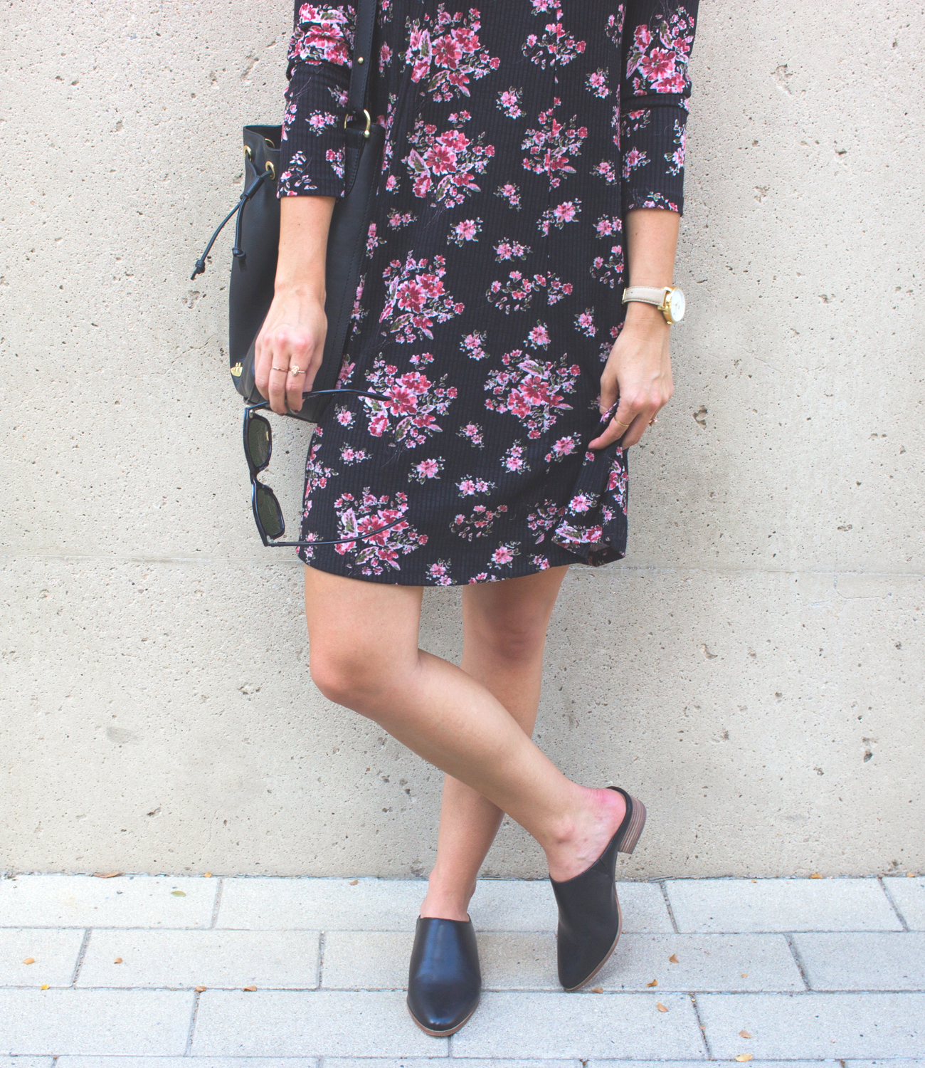 livvyland-blog-olivia-watson-lush-floral-black-shift-dress-brahmin-bucket-bag-ray-ban-wayfarer-sunglasses-madewell-slip-on-mules-5