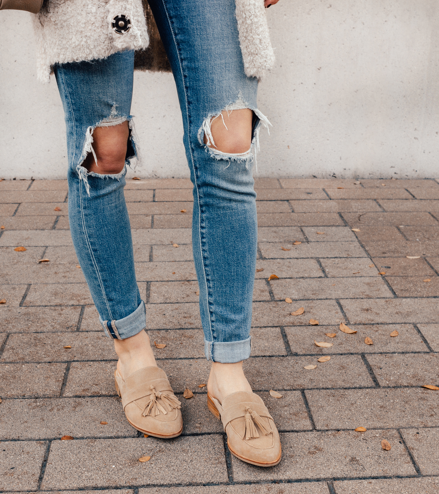 livvyland-blog-olivia-watson-free-people-blush-beige-tan-sweater-tassel-slides-cozy-layers-steve-madden