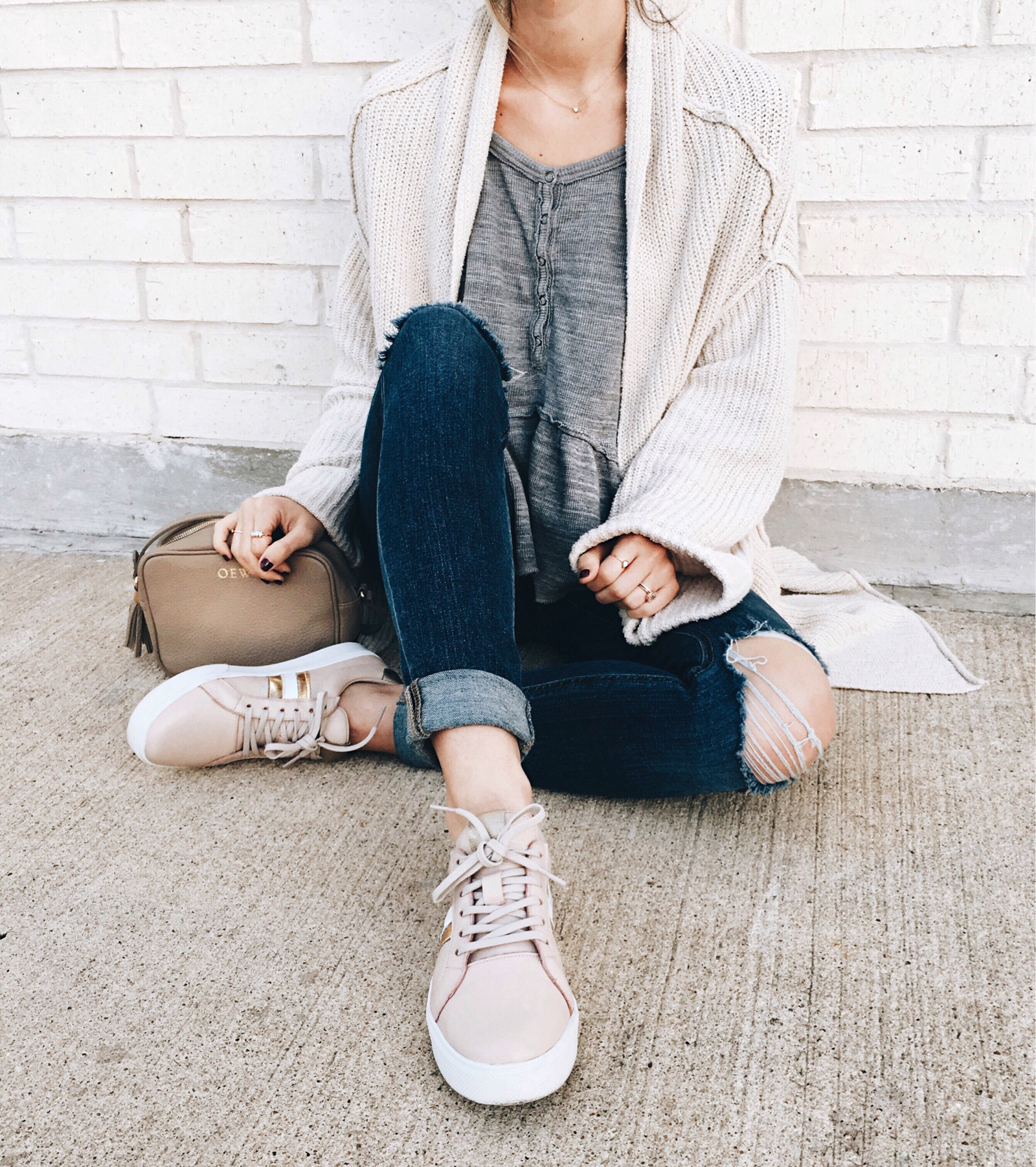 livvyland-blog-olivia-watson-instagram-roundup-austin-texas-cozy-winter-outfit-blush-sneakers-oversize-cardigan