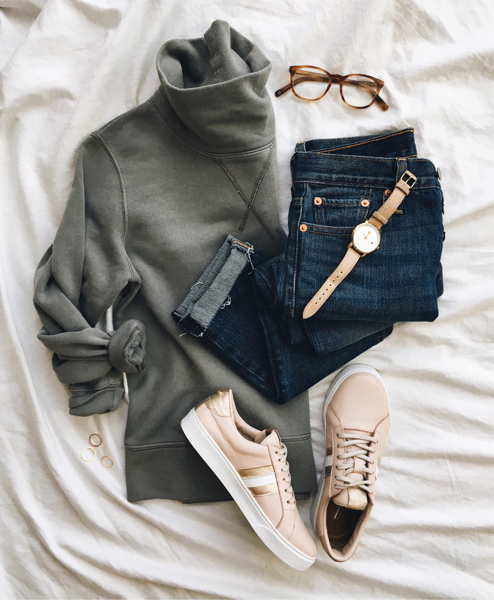 livvyland-blog-olivia-watson-instagram-roundup-austin-texas-cozy-winter-outfit-madewell-pullover-blush-sneakers