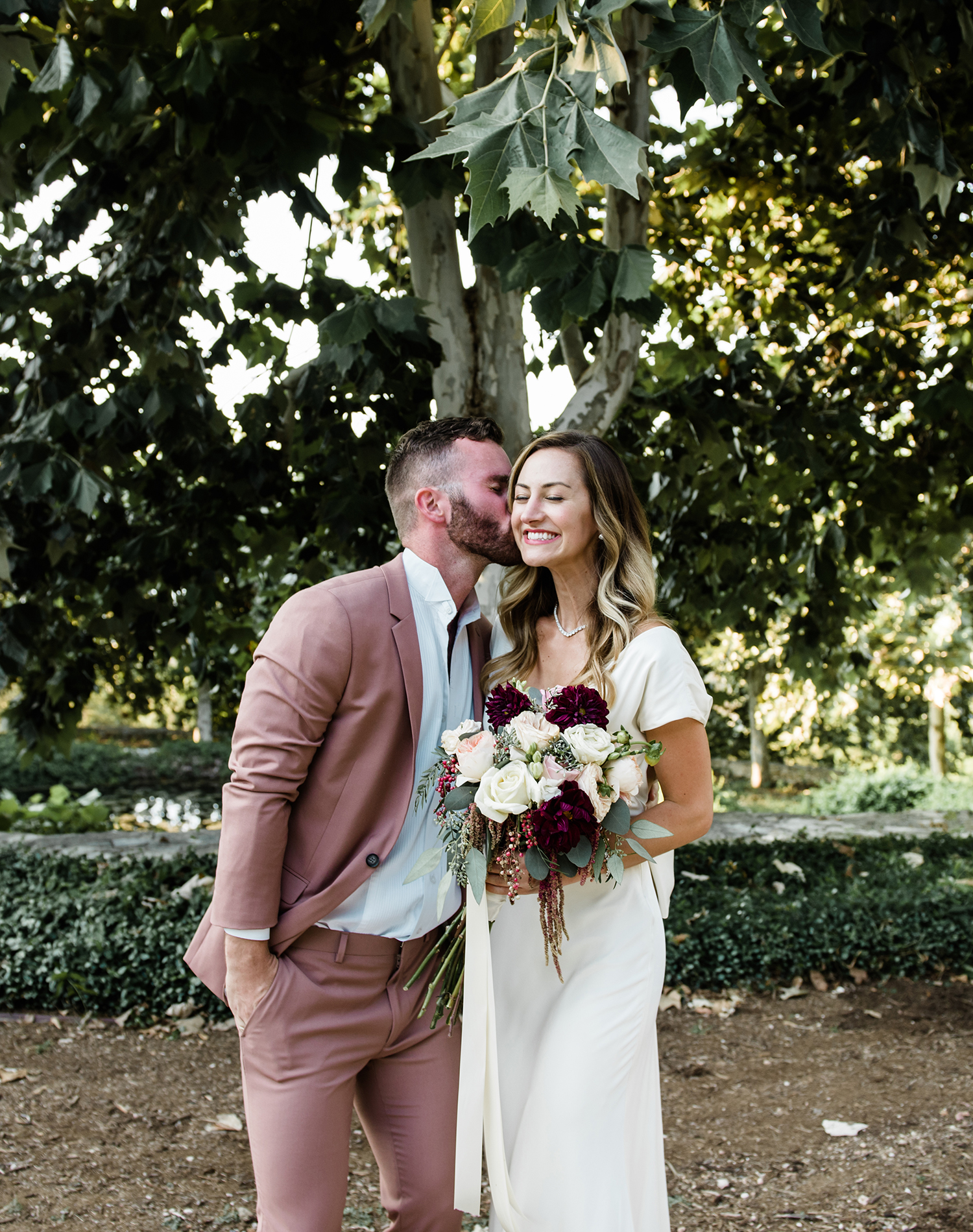 livvyland-blog-olivia-watson-wedding-villa-del-lago-austin-texas-fall-blush-burgundy-classic-romantic-1