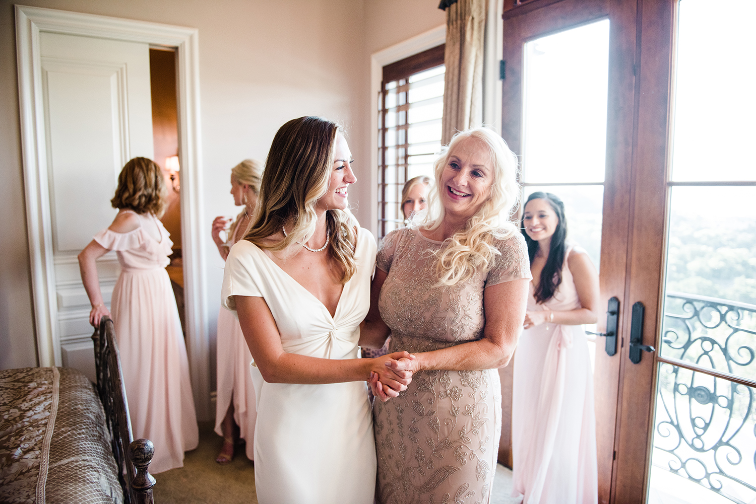 livvyland-blog-olivia-watson-wedding-villa-del-lago-austin-texas-fall-blush-burgundy-classic-romantic-mother-daughter