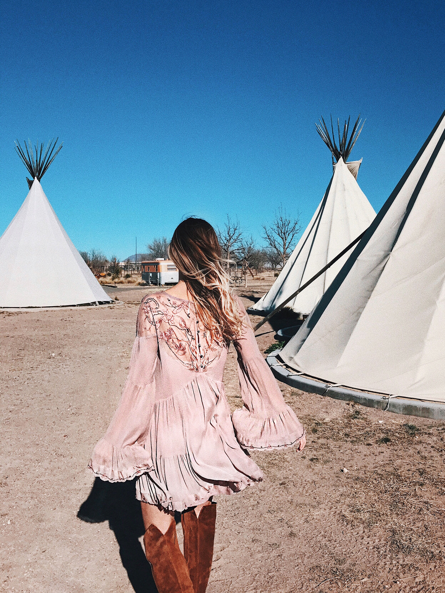 livvyland-blog-olivia-watson-marfa-valentine-texas-big-bend-road-trip-weekend-getaway-tee-pee-4